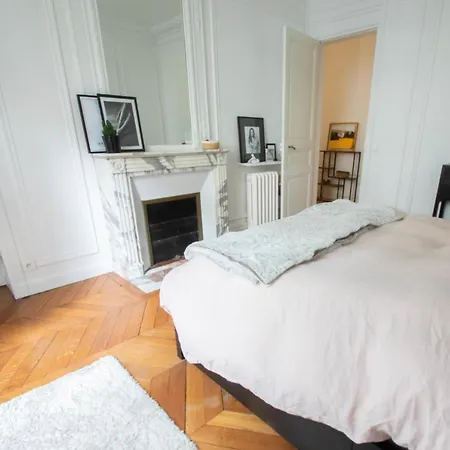 Spacious Close To The Bois De Boulogne Apartment Paris