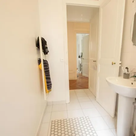 Spacious Close To The Bois De Boulogne Apartment Paris